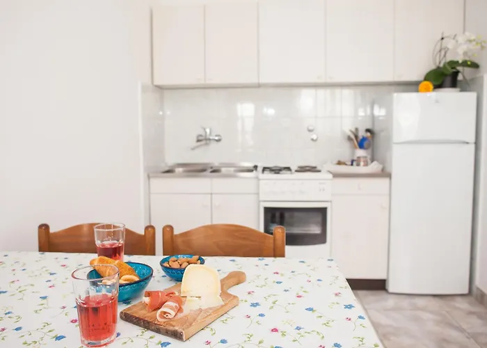 Hana Home - Apartments Tisno