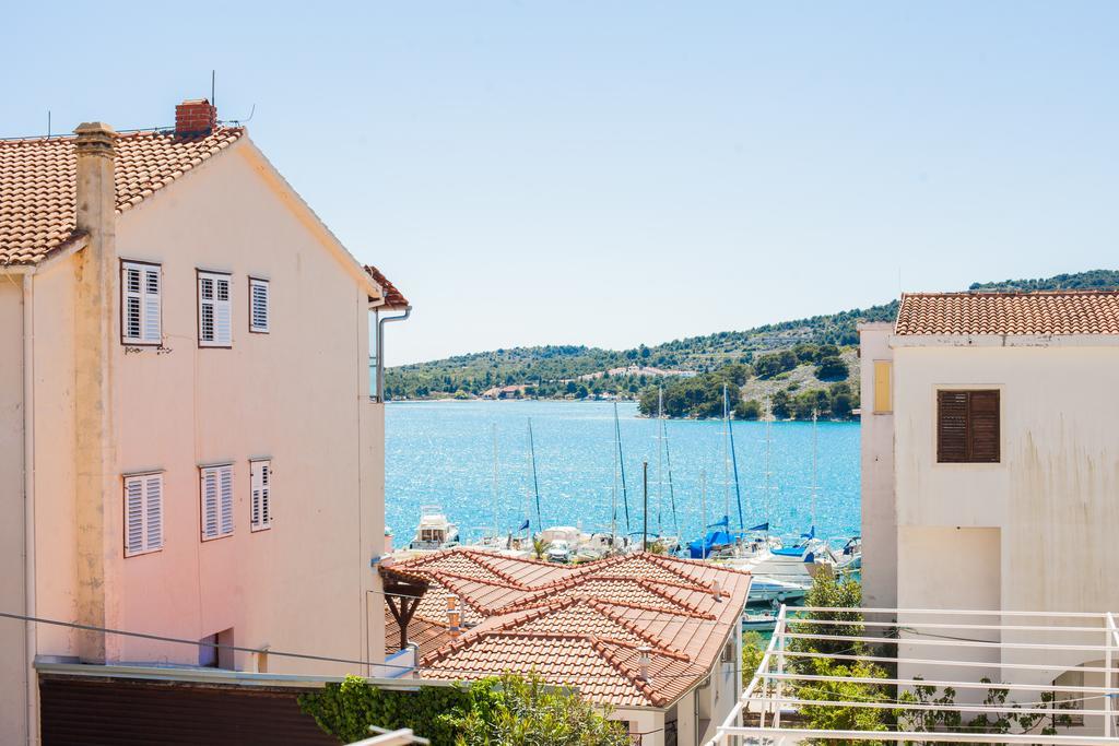 Hana - Tisno