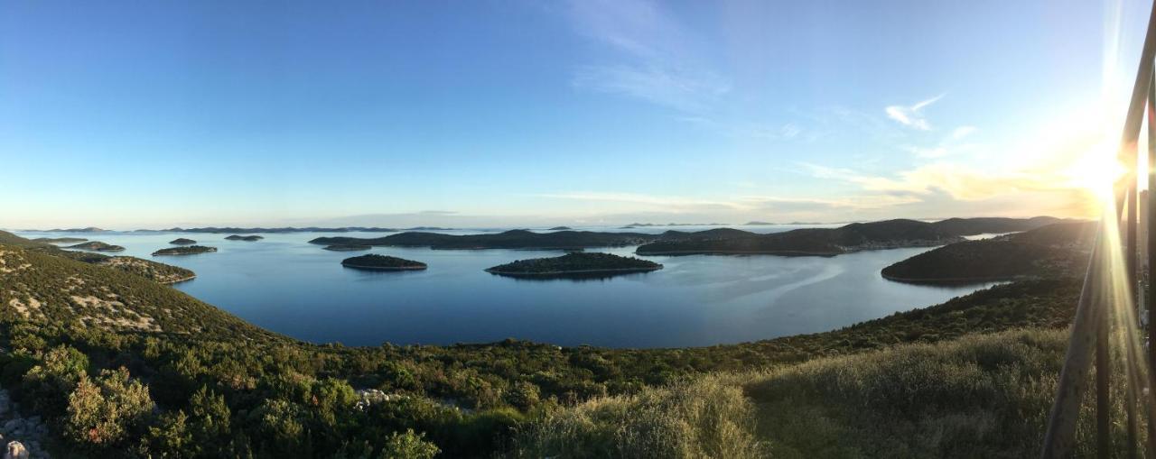 Hana - Tisno